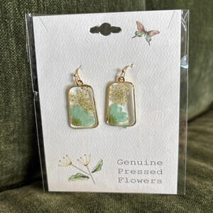 Zad Earrings Women's Vintage Style NWT Mint Dried Flower Resin Gold Earrings